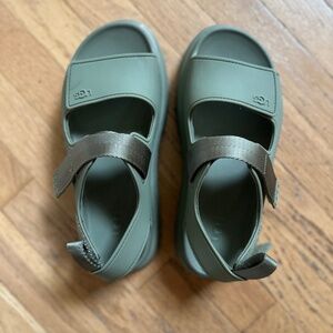 UGG Goldenglow "Shaded Clover" Olive Army Green Platform Sandal Size 7 8